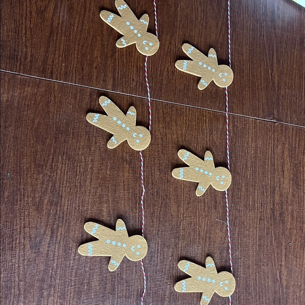 Gingerbread Man Holiday Garland - Brown and White Two 5ft rows